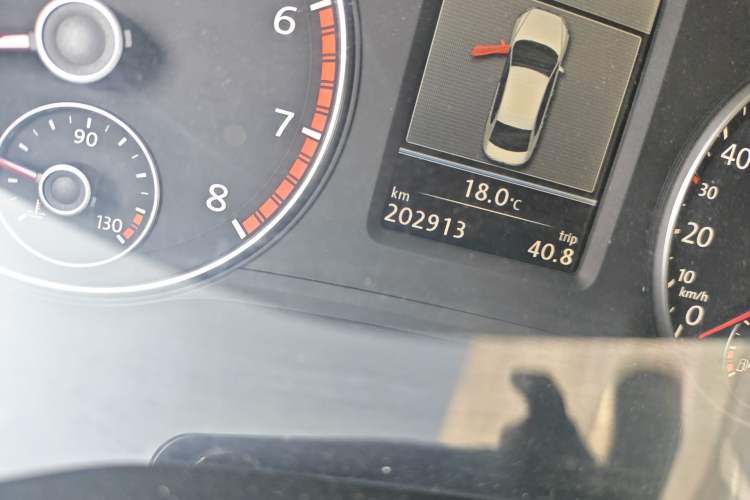 Used Volkswagen Passat 2011 1.8 TSI DSG Ultimate Edition Odometer Close Up