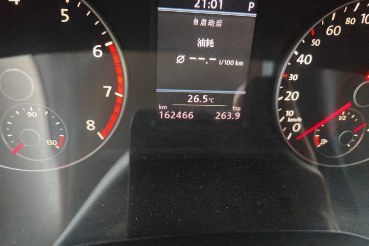 Used Volkswagen Passat 2011 1.8TSI DSG Prestige Edition Odometer Close Up