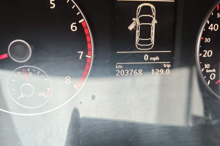 Used Volkswagen Passat 2011 2.0 TSI DSG Premium Edition Odometer Close Up