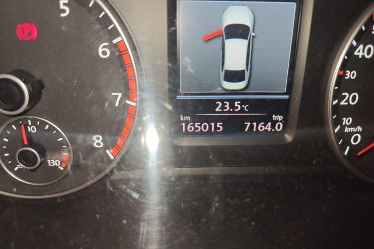 Used Volkswagen Passat 2011 2.0 TSI DSG Premium Edition Odometer Close Up
