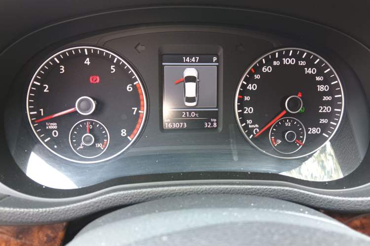 Used Volkswagen Passat 2011 2.0 TSI DSG Premium Edition Odometer Close Up