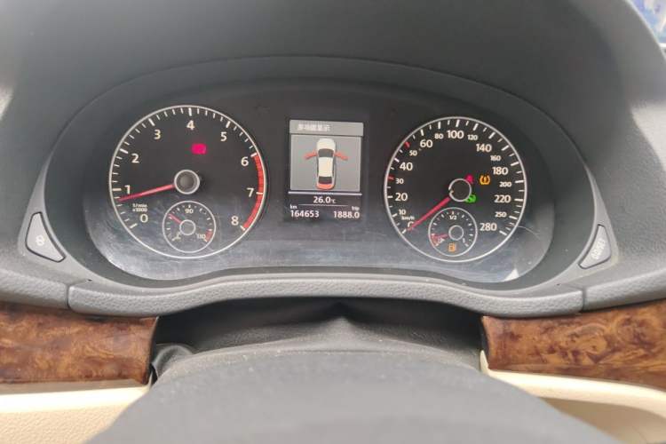 Used Volkswagen Passat 2011 1.8 TSI DSG Ultimate Edition Odometer Close Up