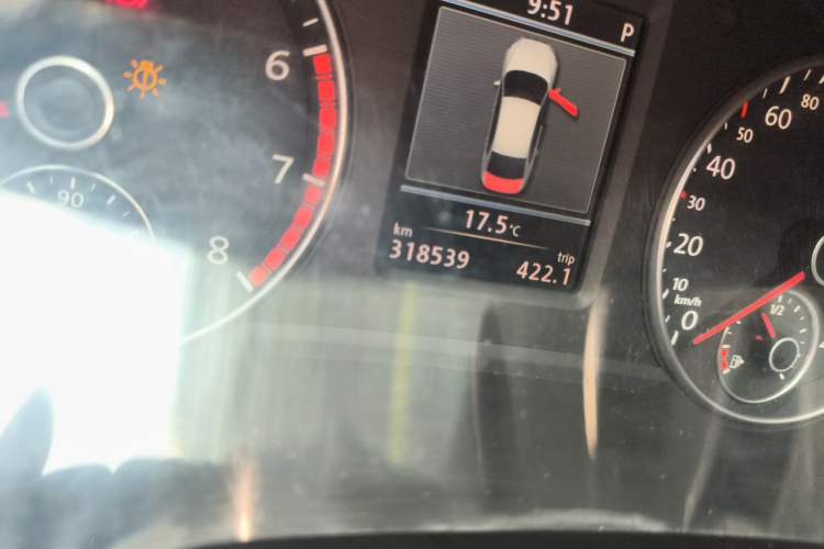 Used Volkswagen Passat 2011 1.8 TSI DSG Ultimate Edition Odometer Close Up