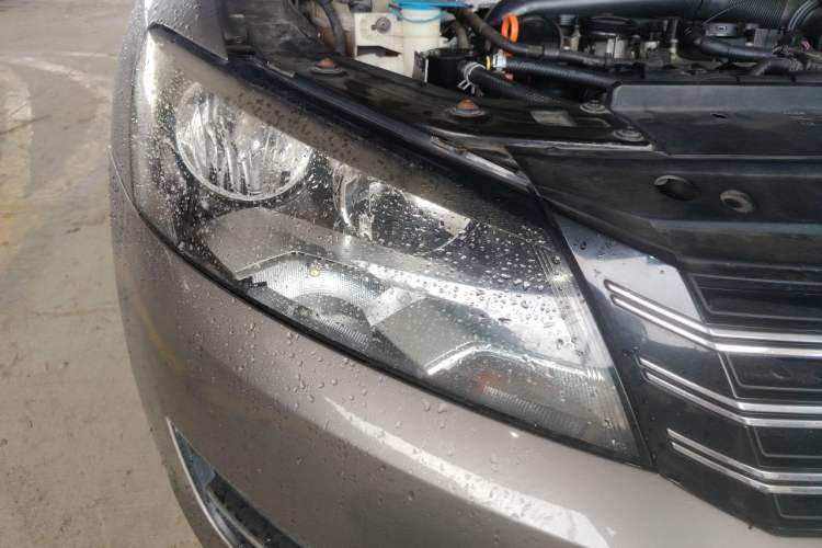 Used Volkswagen Passat 2011 1.8TSI Automatic Prestige Edition Right Front Headlight