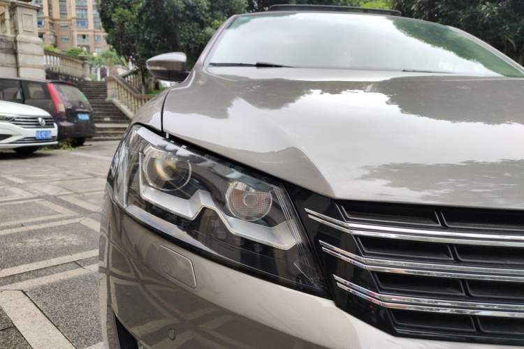 Used Volkswagen Passat 2011 1.8 TSI DSG Ultimate Edition Right Front Headlight
