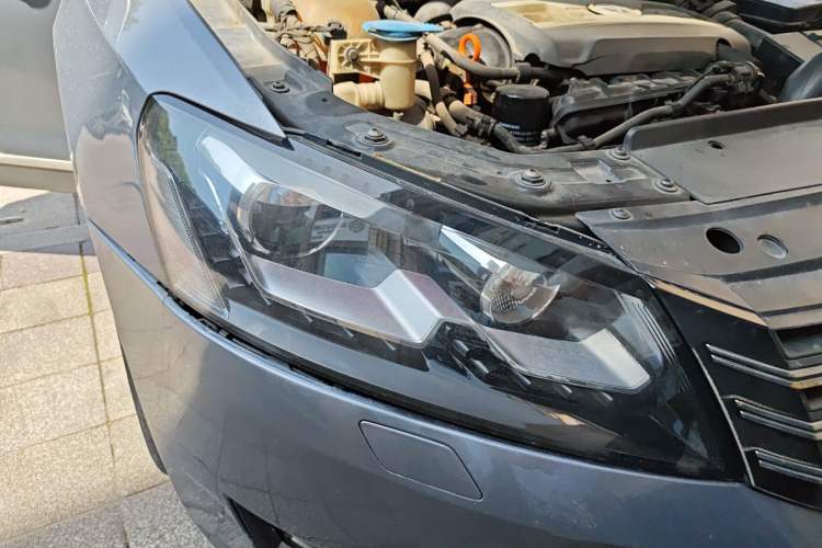 Used Volkswagen Passat 2011 1.8 TSI DSG Ultimate Edition Right Front Headlight