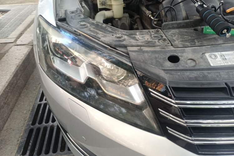 Used Volkswagen Passat 2011 3.0L V6 DSG Flagship Edition Right Front Headlight