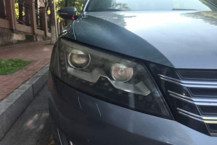 Used Volkswagen Passat 2011 1.8 TSI DSG Ultimate Edition Right Front Headlight