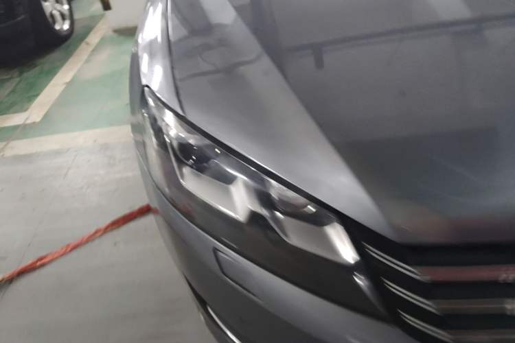 Used Volkswagen Passat 2011 1.8TSI DSG Prestige Edition Right Front Headlight