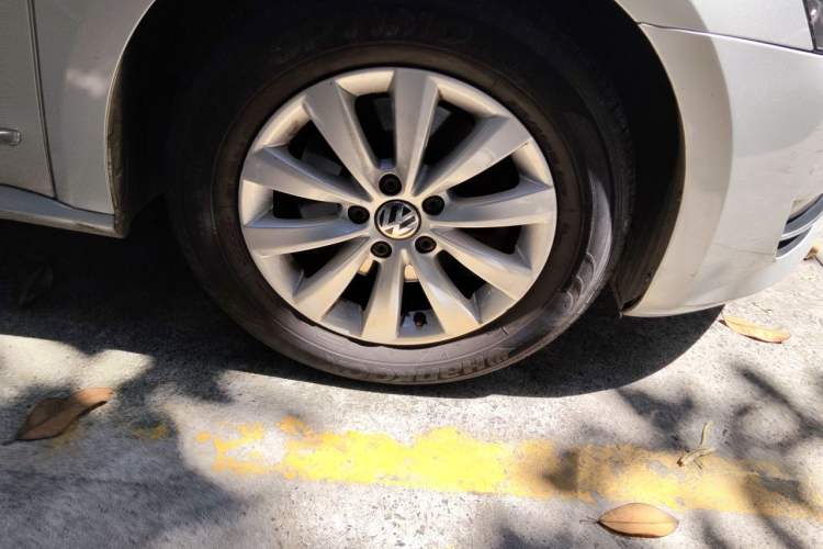 Used Volkswagen Passat 2011 1.8 TSI DSG Prestige Edition Right Front Wheel Hub