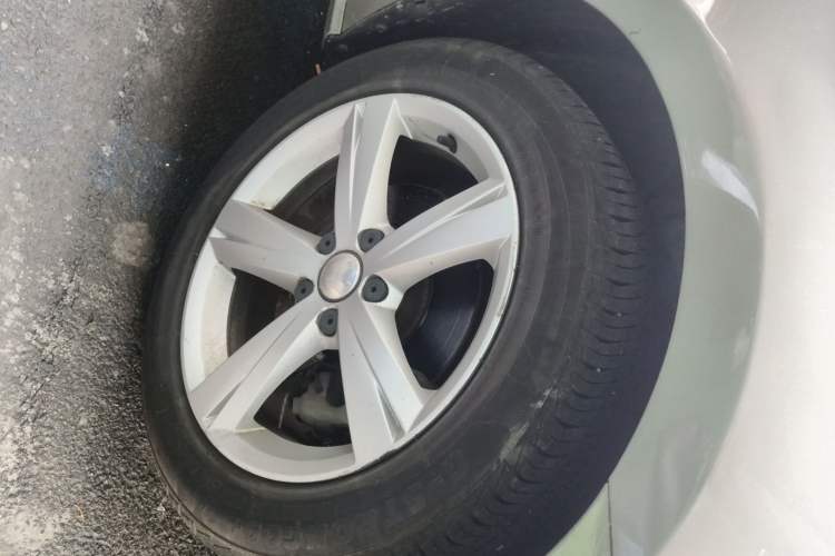 Used Volkswagen Passat 2011 1.8TSI DSG Prestige Edition Right Front Wheel Hub