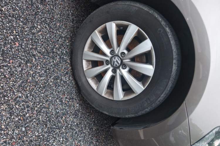 Used Volkswagen Passat 2011 1.8 TSI DSG Prestige Edition Right Front Wheel Hub