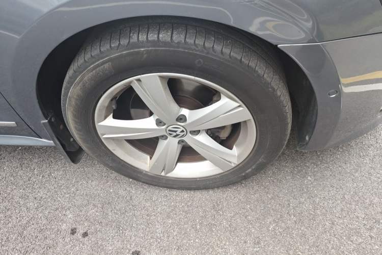 Used Volkswagen Passat 2011 2.0 TSI DSG Premium Edition Right Front Wheel Hub