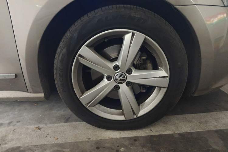 Used Volkswagen Passat 2011 2.0 TSI DSG Premium Edition Right Front Wheel Hub