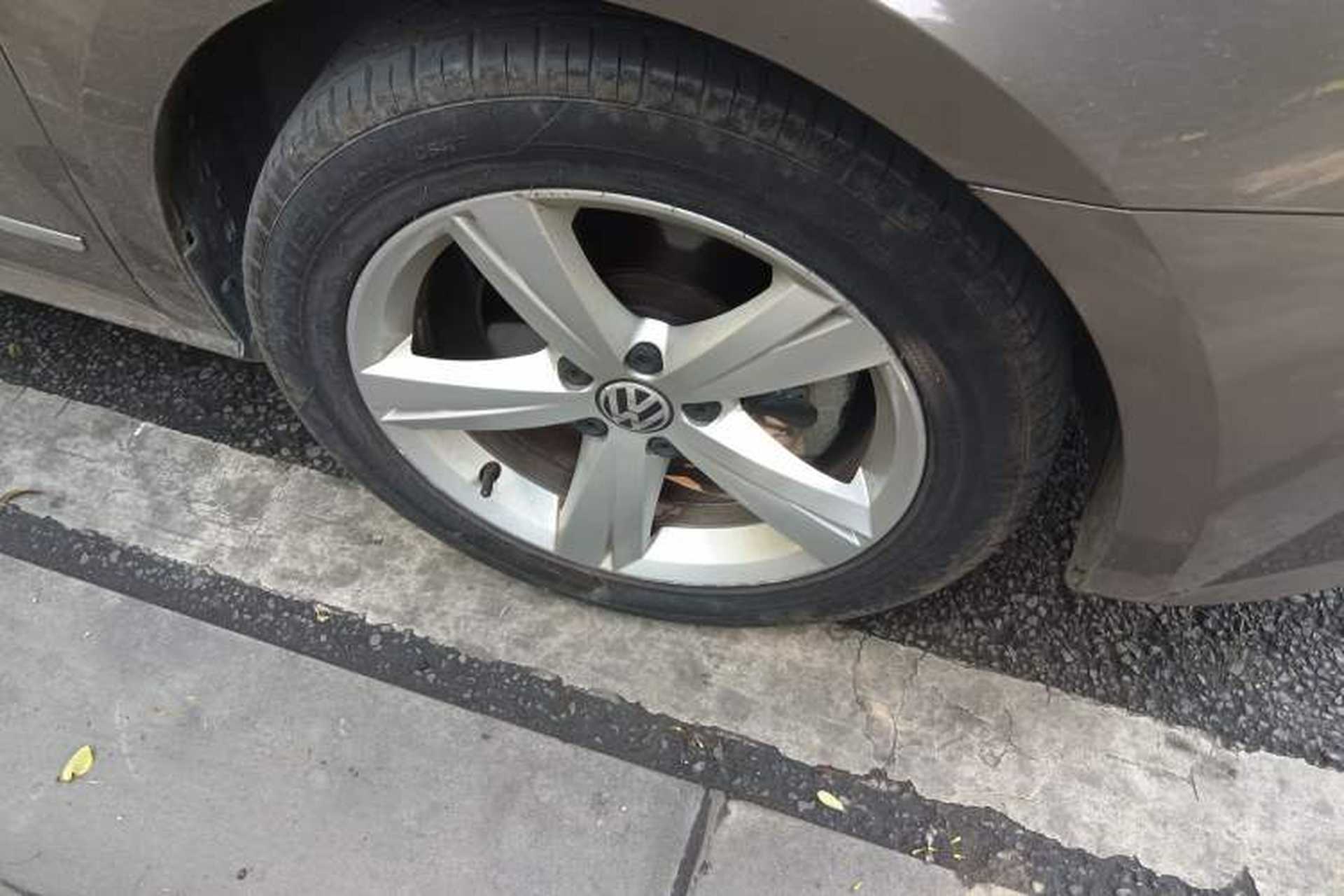 Used Volkswagen Passat 2011 2.0 TSI DSG Premium Edition Right Front Wheel Hub