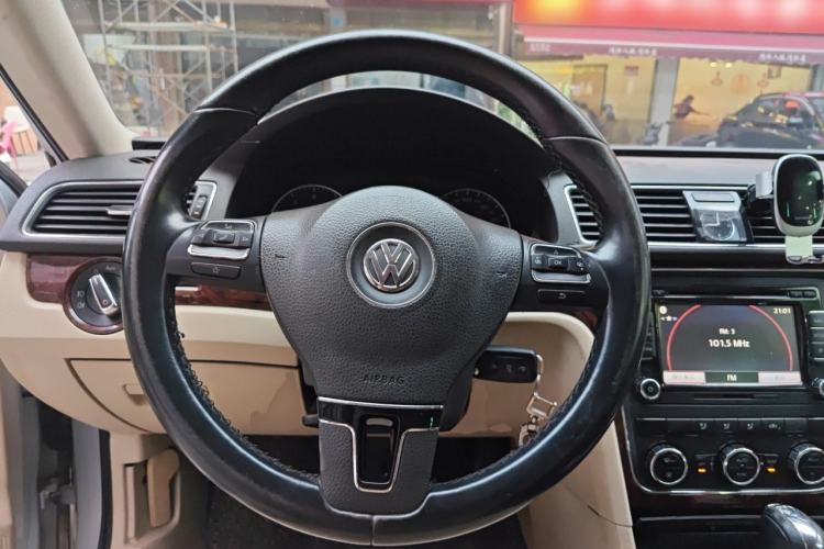 Used Volkswagen Passat 2011 1.8TSI DSG Prestige Edition Steering Wheel