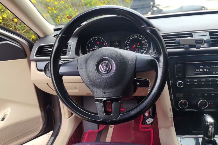 Used Volkswagen Passat 2011 1.8TSI Automatic Prestige Edition Steering Wheel