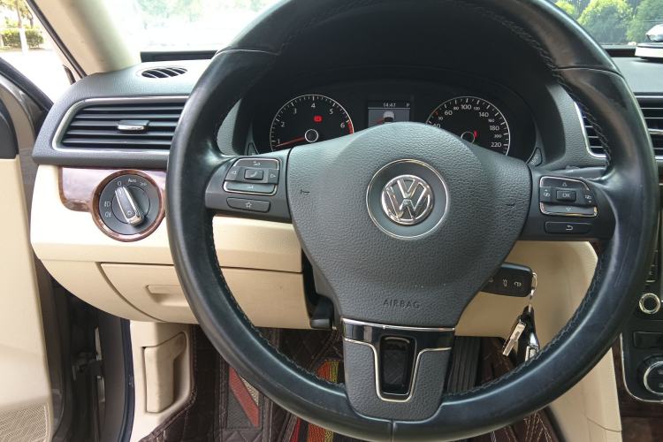 Used Volkswagen Passat 2011 2.0 TSI DSG Premium Edition Steering Wheel