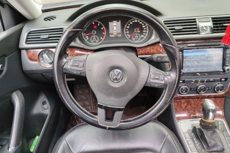 Used Volkswagen Passat 2011 1.8 TSI DSG Ultimate Edition Steering Wheel