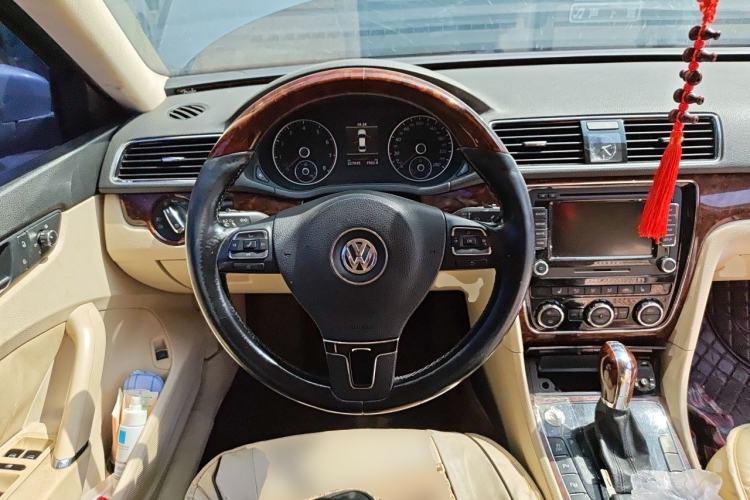 Used Volkswagen Passat 2011 1.8 TSI DSG Ultimate Edition Steering Wheel