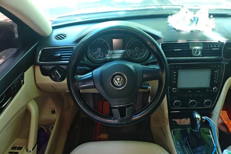 Used Volkswagen Passat 2011 1.8TSI Automatic Prestige Edition Steering Wheel