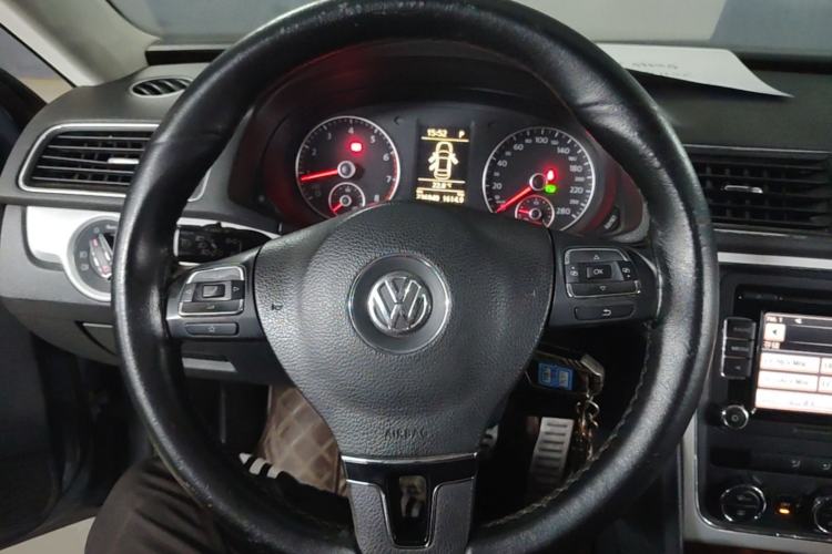 Used Volkswagen Passat 2011 1.8TSI DSG Prestige Edition Steering Wheel