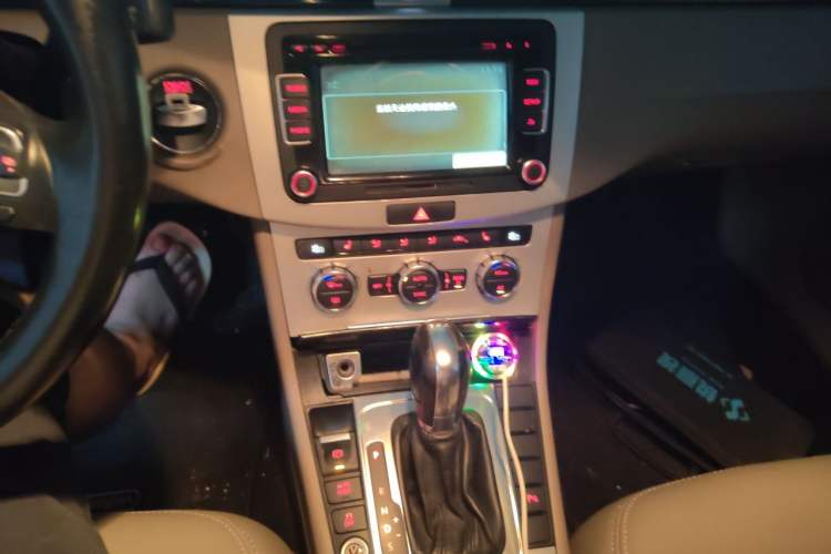 Used Volkswagen Passat 2011 2.0 TSI DSG Premium Edition Audio And AC Panel