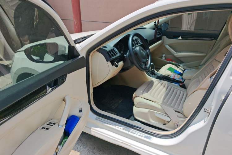 Used Volkswagen Passat 2011 1.8 TSI DSG Prestige Edition Driver Seat
