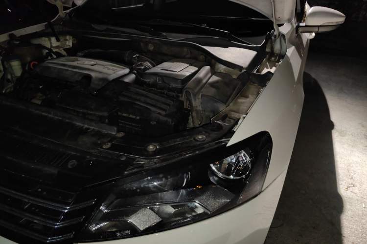 Used Volkswagen Passat 2011 1.8 TSI DSG Prestige Edition Engine Bay Left