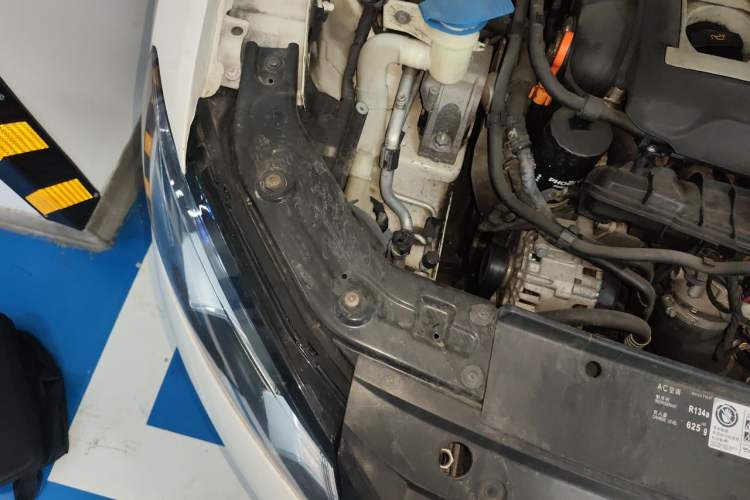 Used Volkswagen Passat 2011 1.8 TSI DSG Prestige Edition Engine Bay Right