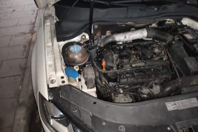 Used Volkswagen Passat 2011 2.0 TSI DSG Premium Edition Engine Bay Right