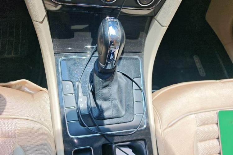 Used Volkswagen Passat 2011 1.8 TSI DSG Prestige Edition Gear Lever