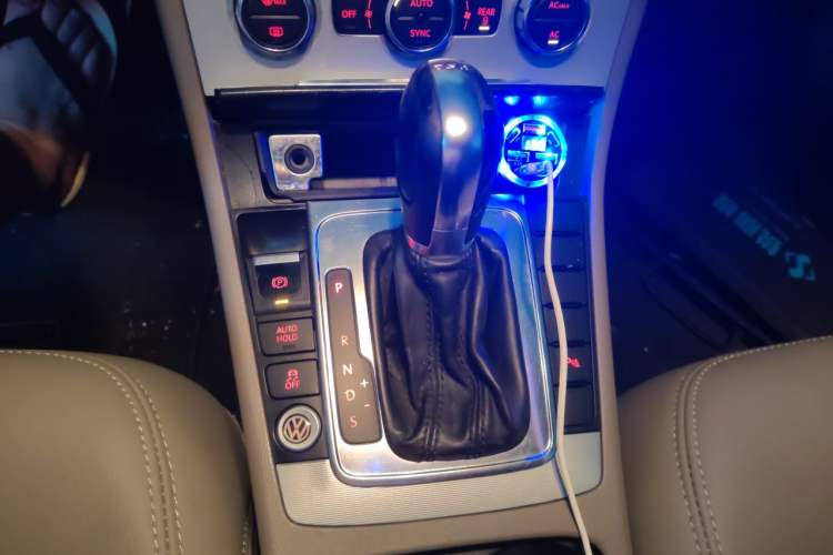 Used Volkswagen Passat 2011 2.0 TSI DSG Premium Edition Gear Lever