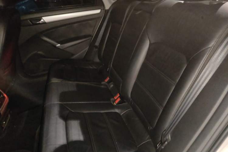 Used Volkswagen Passat 2011 1.8 TSI DSG Prestige Edition Left Rear Seat