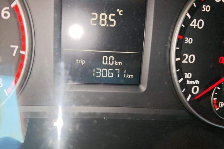 Used Volkswagen Passat 2011 1.8 TSI DSG Prestige Edition Odometer Close Up