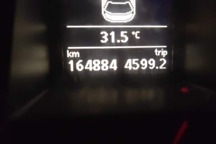 Used Volkswagen Passat 2011 2.0 TSI DSG Premium Edition Odometer Close Up