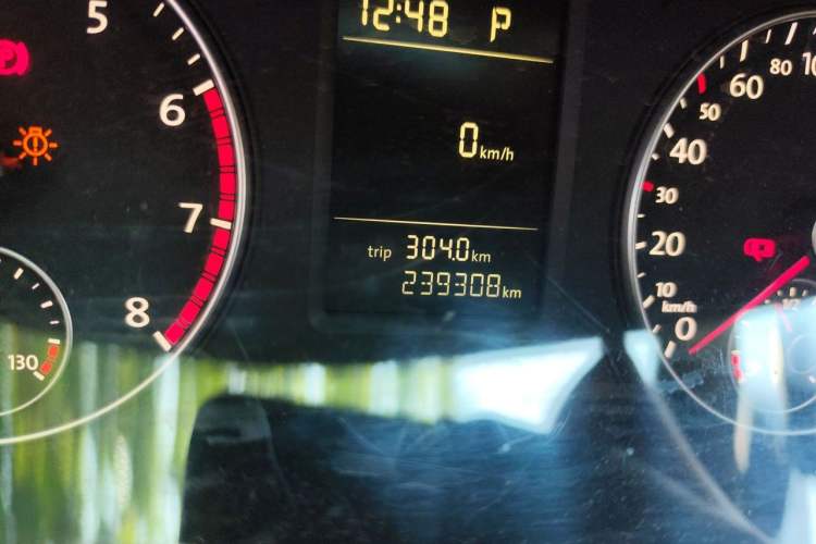 Used Volkswagen Passat 2011 1.8 TSI DSG Prestige Edition Odometer Close Up