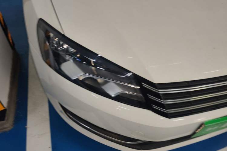 Used Volkswagen Passat 2011 1.8 TSI DSG Prestige Edition Right Front Headlight