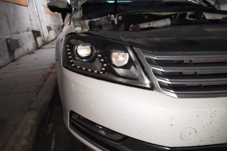 Used Volkswagen Passat 2011 2.0 TSI DSG Premium Edition Right Front Headlight