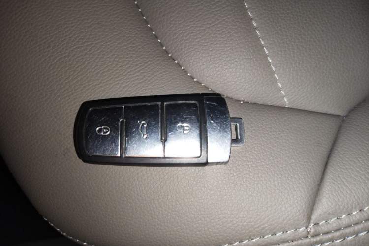 Used Volkswagen Passat 2011 2.0 TSI DSG Premium Edition Vehicle Key