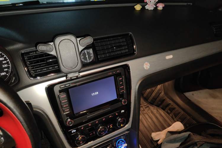 Used Volkswagen Passat 2011 2.0 TSI DSG Ultimate Edition Audio And AC Panel