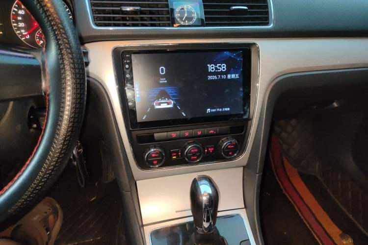 Used Volkswagen Passat 2011 1.8TSI Automatic Prestige Edition Audio And AC Panel