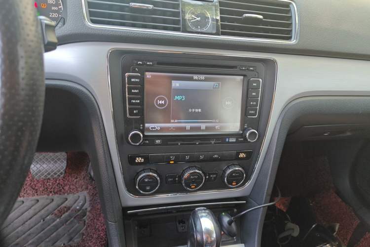 Used Volkswagen Passat 2011 1.8 TSI DSG Prestige Edition Audio And AC Panel
