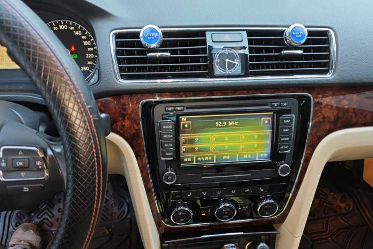 Used Volkswagen Passat 2011 2.0 TSI DSG Ultimate Edition Audio And AC Panel