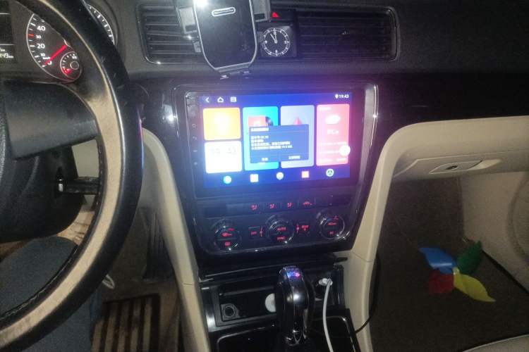 Used Volkswagen Passat 2011 1.4 TSI DSG Prestige Edition Audio And AC Panel