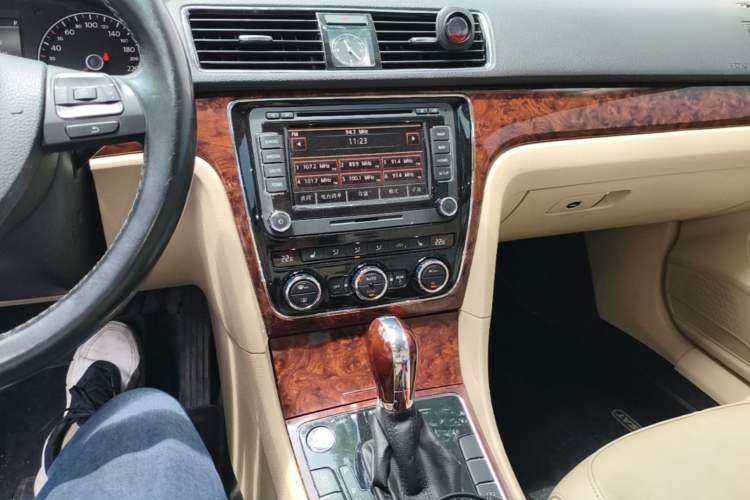 Used Volkswagen Passat 2011 2.0 TSI DSG Ultimate Edition Audio And AC Panel