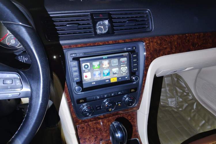Used Volkswagen Passat 2011 1.8TSI DSG Prestige Edition Audio And AC Panel