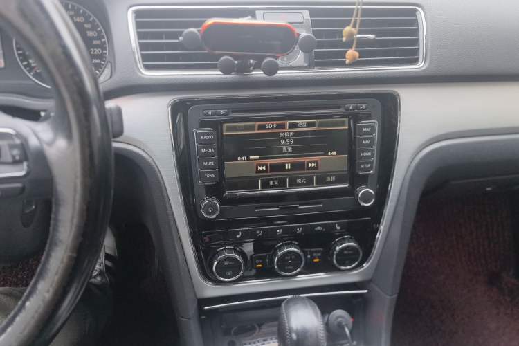 Used Volkswagen Passat 2011 2.0 TSI DSG Ultimate Edition Audio And AC Panel