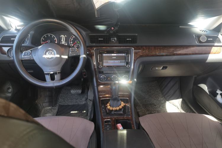 Used Volkswagen Passat 2011 1.8TSI DSG Prestige Edition Center Console