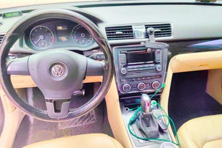 Used Volkswagen Passat 2011 1.8TSI Automatic Prestige Edition Center Console